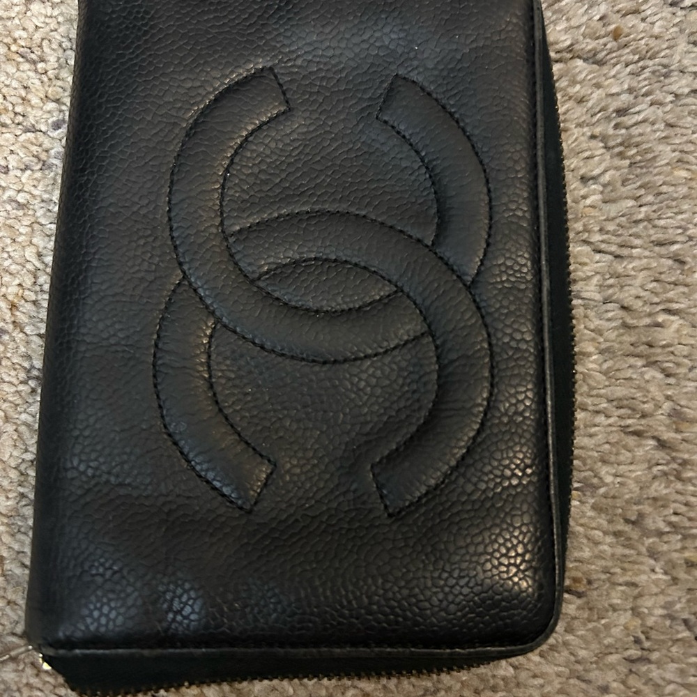 Vintage ladies Chanel zipper wallet